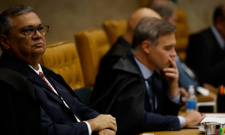 Dino questiona promessa de encerramento de inquéritos no Supremo Tribunal Federal