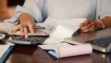 Endividamento e juros altos freiam otimismo do brasileiro com a renda e o emprego