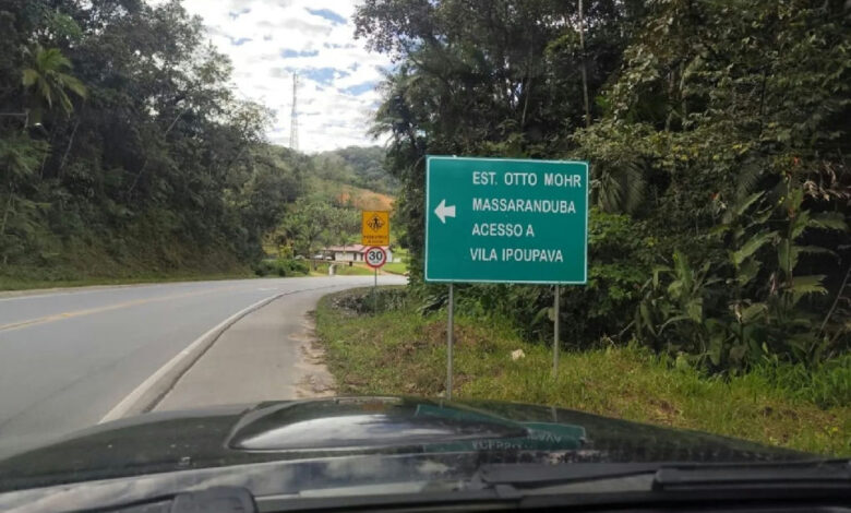Erro de grafia em placa de rodovia em Santa Catarina vira alvo de atenção