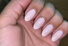 Esmaltes discretos: a estratégia para disfarçar unhas descascadas e prolongar a manicure