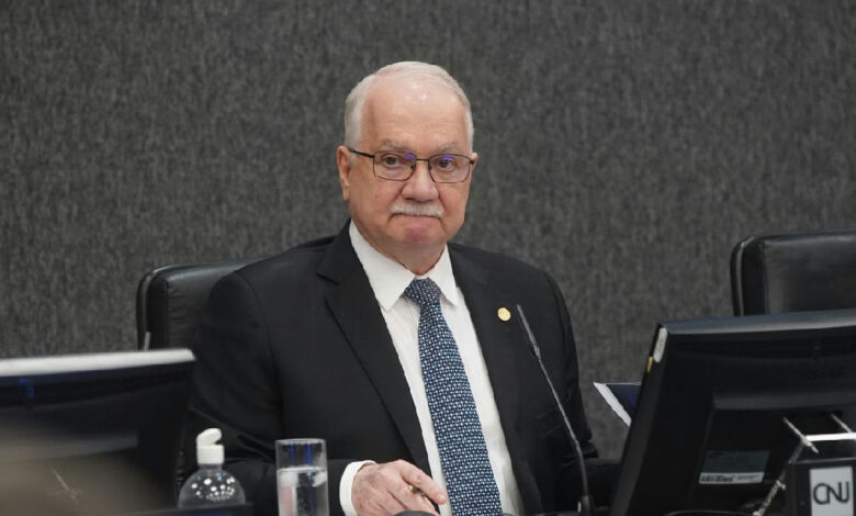Fachin centraliza no STF apuração sobre Moraes, Daniel Vorcaro, Banco Master e fraudes no INSS