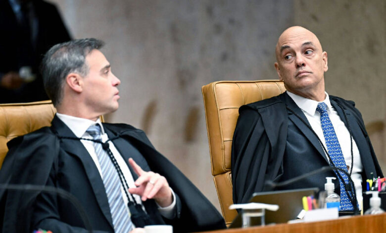Fachin interrompe julgamento no STF diante de impasse sobre casos de Moraes e Mendonça