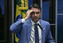 Flávio Bolsonaro aciona STF contra Lula por suposta relação com banqueiro