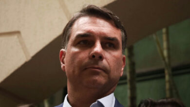 Flávio Bolsonaro é alvo do PT no Conselho de Ética por caso Dark Horse