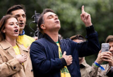 Flávio Bolsonaro intensifica críticas ao STF e a Lula em ato na Avenida Paulista