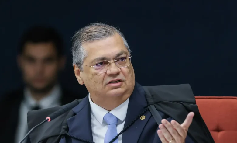 Flávio Dino anula decisão de Mendonça e mantém comando da Polícia Federal