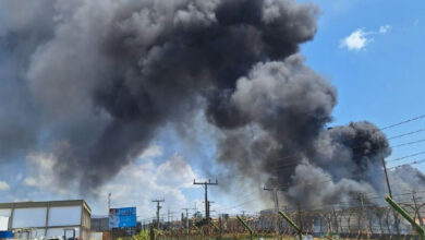 Fogo em recicladora do Daia mobiliza bombeiros e gera nuvem de fumaça em Anápolis