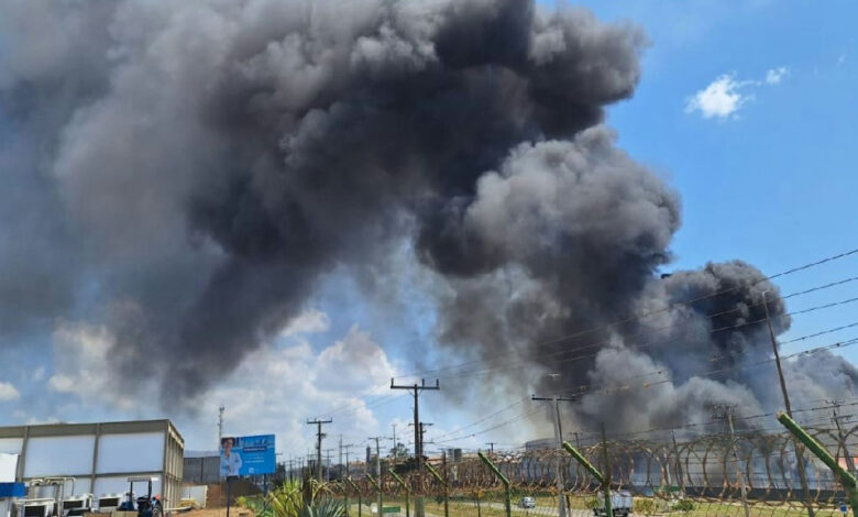 Fogo em recicladora do Daia mobiliza bombeiros e gera nuvem de fumaça em Anápolis