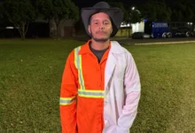 Formado em enfermagem, gari da Comurg celebra graduação com fotos usando uniforme de trabalho