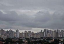 Frente fria traz temporais e queda nas temperaturas para Goiás neste domingo