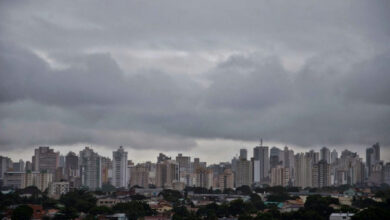 Frente fria traz temporais e queda nas temperaturas para Goiás neste domingo