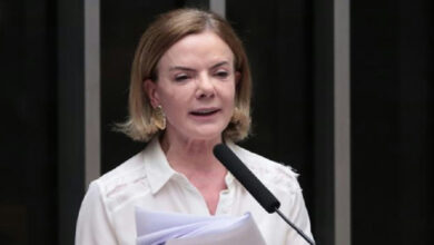 Gleisi Hoffmann aciona TSE contra discursos que pregam restrição ao voto feminino