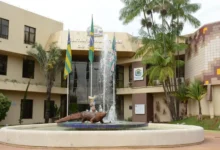 Goiânia aprova auxílio para mulheres vítimas de violência comprarem armas, gerando debate