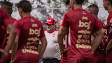 Guto Ferreira ajusta escalação do Vila Nova para confronto decisivo contra o América-mg