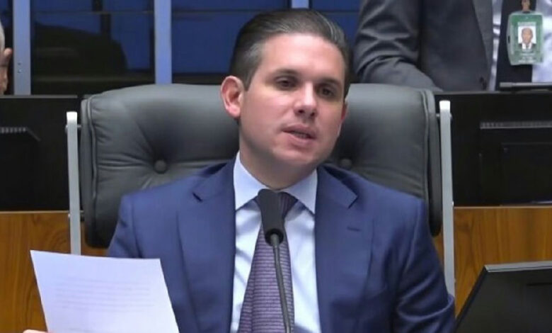 Hugo Motta defende fim da taxa das blusinhas como medida de proteção à renda familiar
