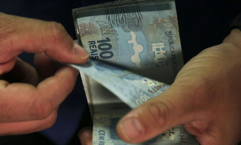 Idosos têm direito a R$ 1.621 mensais do Governo Federal sem INSS
