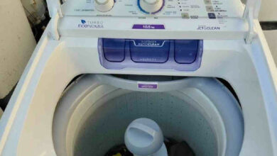 Lavar roupas com água fria reduz consumo de energia e preserva tecidos