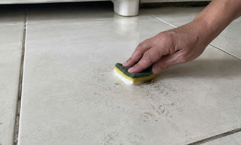 Limpeza de porcelanato: como a mistura de sabonete e detergente remove manchas difíceis