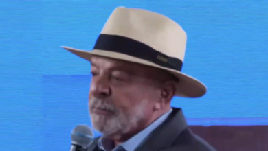 Lula critica gestão de Pazuello na pandemia e exalta resiliência do SUS