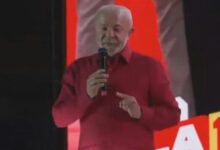Lula critica postura de opositores em relação aos Estados Unidos durante comício