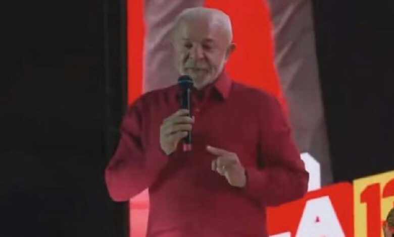 Lula critica postura de opositores em relação aos Estados Unidos durante comício