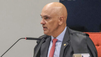 Moraes aponta indícios de crimes em conduta de Mendonça e solicita investigação