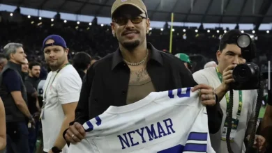 Neymar celebra a estreia da NFL no Maracanã e ganha camisa especial dos Dallas Cowboys