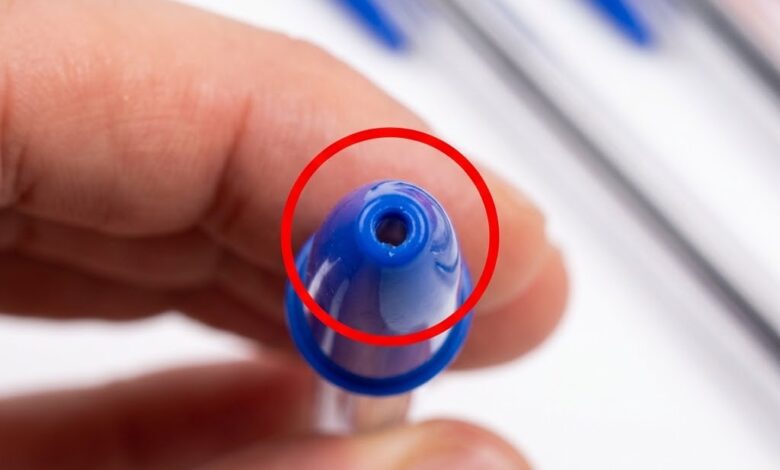 O segredo por trás do furo na tampa da caneta Bic e sua função vital