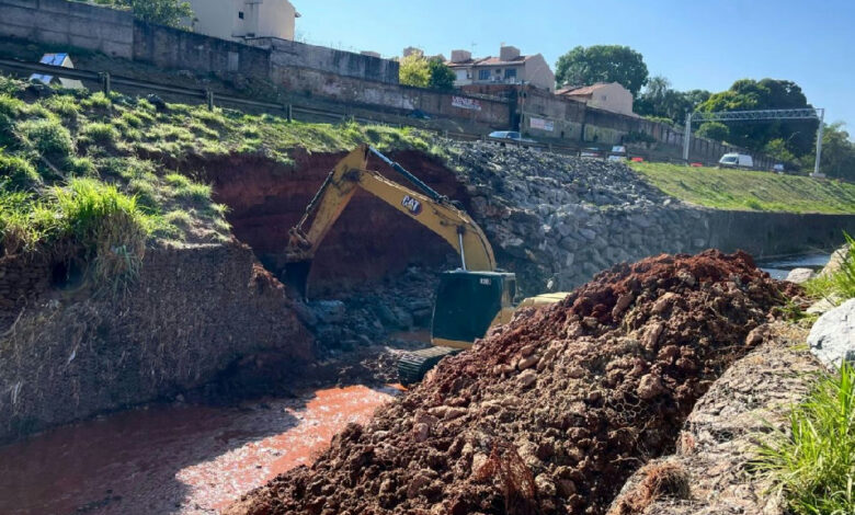 Obras de contenção na Marginal Botafogo exigem atenção redobrada de motoristas em Goiânia