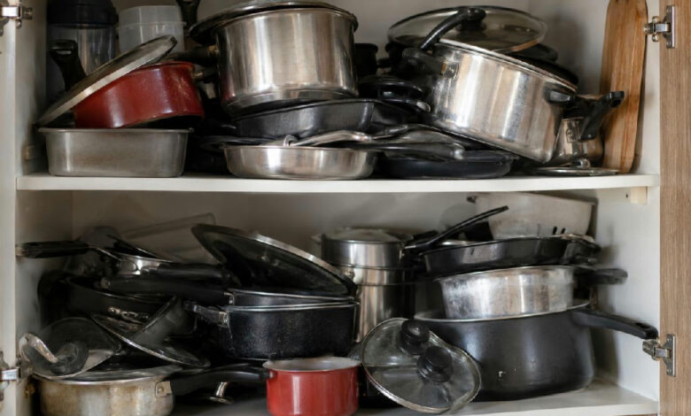 Organização da cozinha: como suportes verticais transformam o espaço e o dia a dia