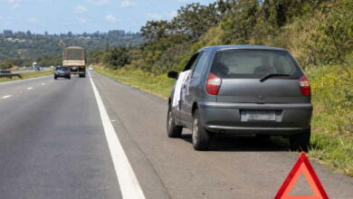 Pano branco no carro parado na rodovia: entenda o significado e os riscos