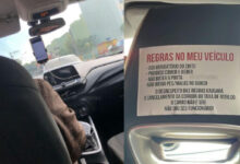 Placa de regras em carro de aplicativo gera debate sobre direitos e deveres de motoristas e passageiros