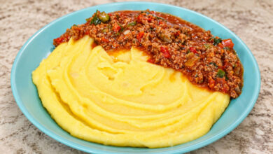 Polenta cremosa: o acompanhamento econômico que transforma pratos simples em refeições sofisticadas