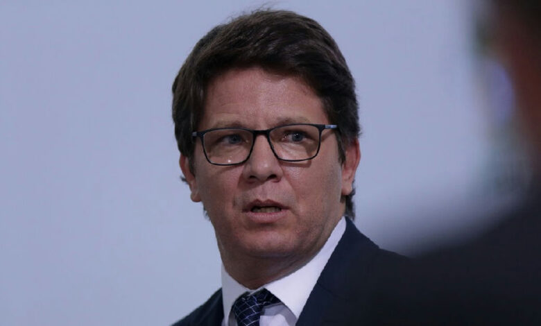 Polícia Federal investiga financiamento de filme sobre Bolsonaro em operação no STF