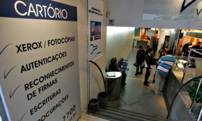 Regularização de imóveis via cartório simplifica transferência com contrato quitado