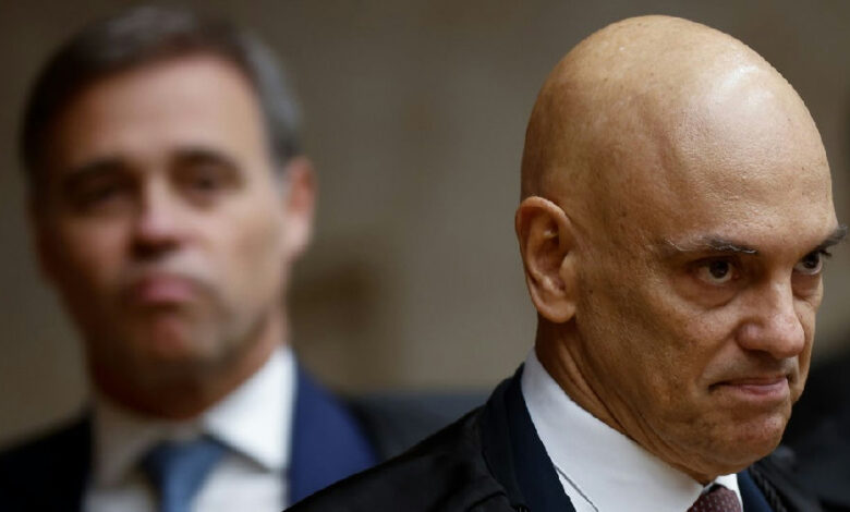 Relatório da PF sobre Mendonça intensifica embate no STF e provoca pedido de investigação contra Moraes