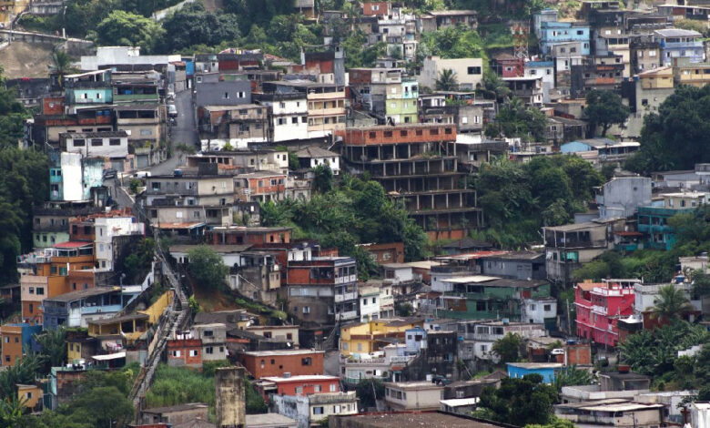 Segunda maior favela do Brasil fica no Distrito Federal e evidencia abismo social na capital