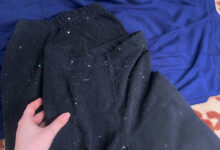 Solução caseira: aprenda a remover plumas de roupas escuras após a lavagem sem gastar muito