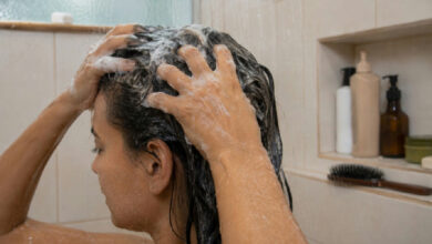 Técnica milenar chinesa revoluciona a lavagem de cabelo para fios mais saudáveis