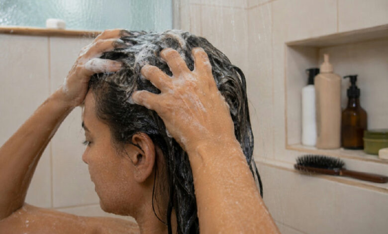 Técnica milenar chinesa revoluciona a lavagem de cabelo para fios mais saudáveis