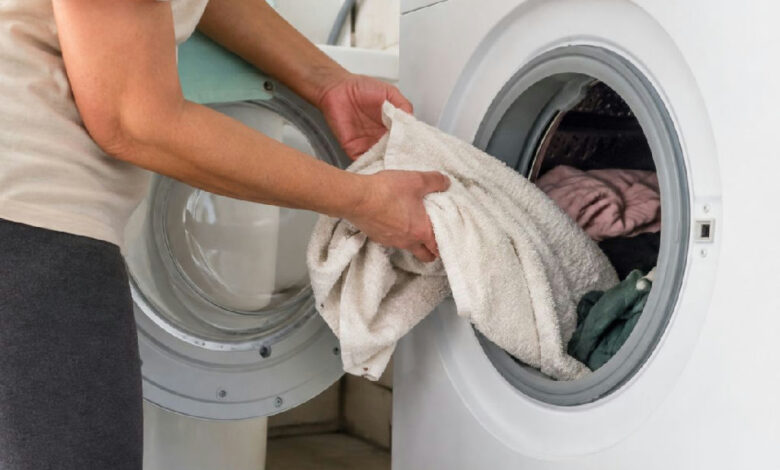 Truque da toalha seca na máquina de lavar: entenda como acelerar a secagem das roupas