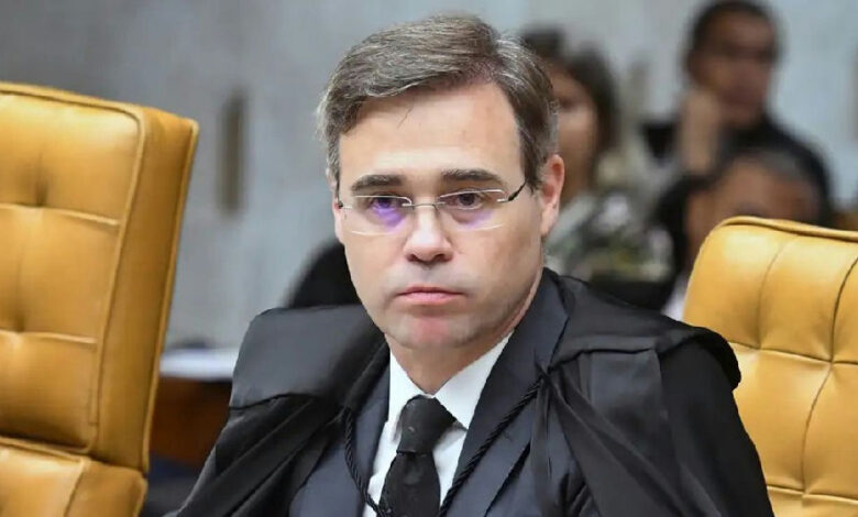 TSE ordena remoção preventiva de posts falsos sobre Flávio Bolsonaro e Padroeira do Brasil