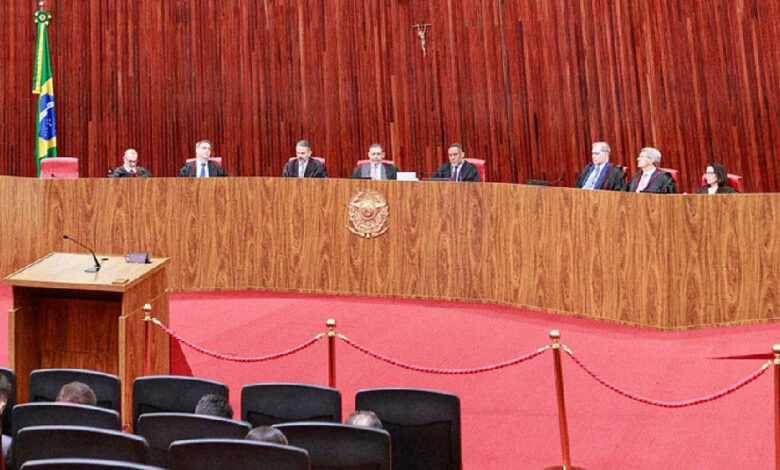 TSE tem maioria parcial para manter remoção de posts que ligam Flávio Bolsonaro a suposto ataque contra a padroeira