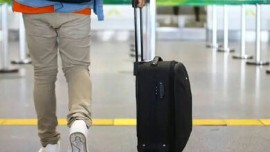 Turistas em Dubrovnik devem suspender malas com rodinhas para evitar multas e ruído