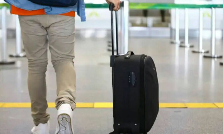 Turistas em Dubrovnik devem suspender malas com rodinhas para evitar multas e ruído