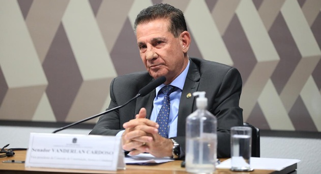 Vanderlan Cardoso defende fim da escala 6x1 e propõe modernização da CLT