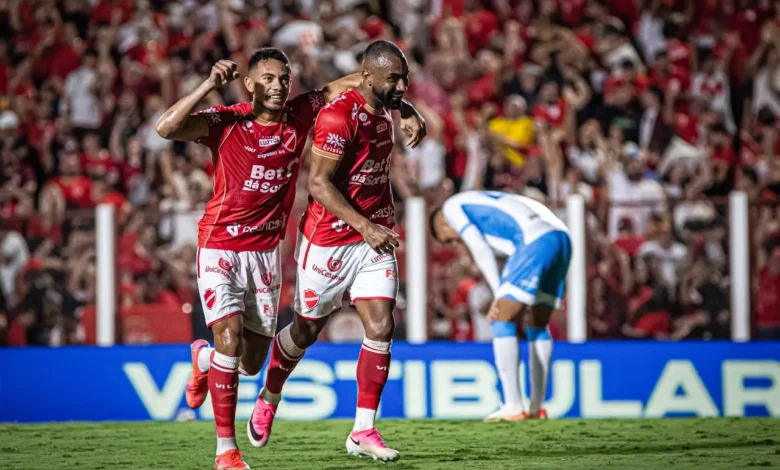 Vila Nova consolida liderança na Série B após vitória crucial sobre o Londrina no OBA