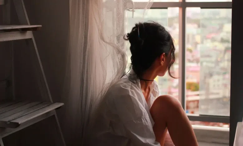 A psicologia por trás do isolamento necessário após um dia de conversas