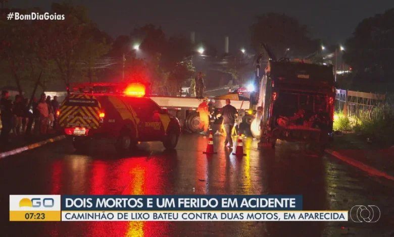 Acidente fatal em Aparecida de Goiânia: caminhão de lixo colide com duas motos e deixa dois mortos