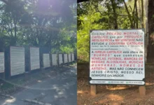 Anápolis: placas com mensagens polêmicas sobre fiéis e práticas católicas reacendem debate